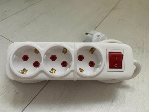 Изображение товара Удлинитель бытовой 3 розетки с кнопкой, 6.0 метров с заземлением.