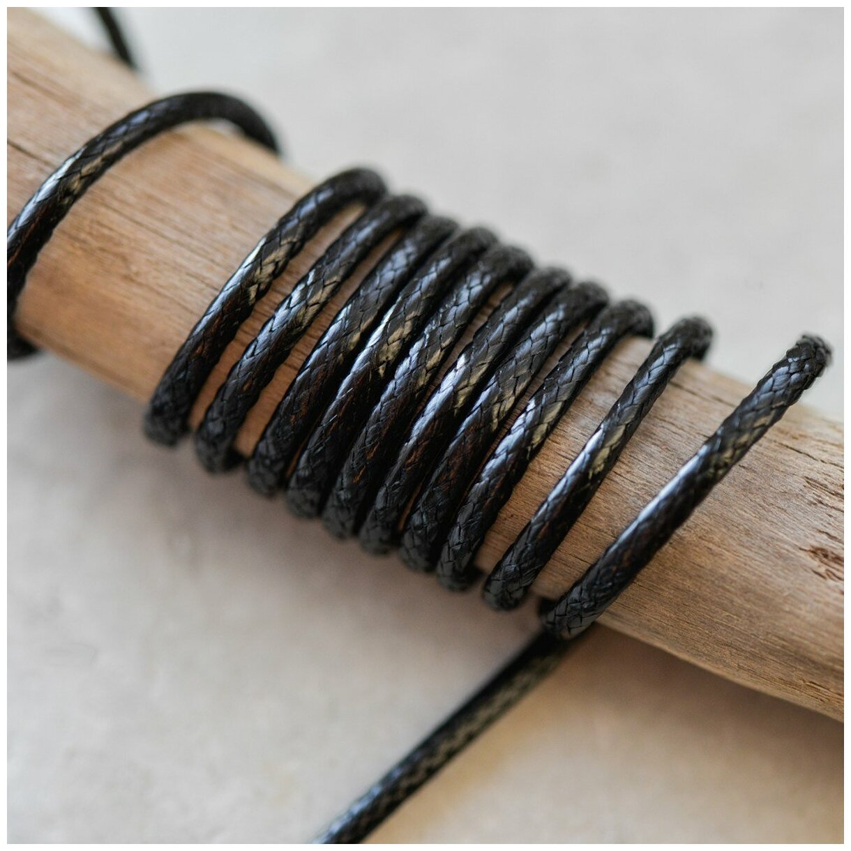 Шнур вощеный 2 мм 15 метров для шитья / рукоделия / браслетов, цвет черный