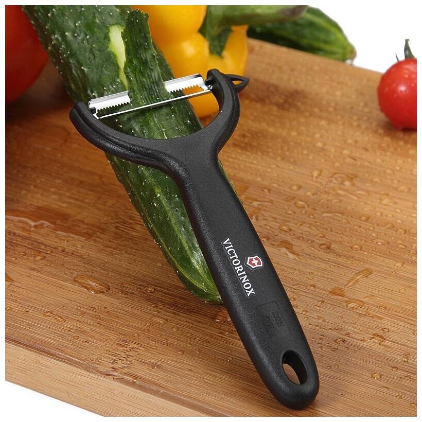 Овощечистка для овощей и фруктов Victorinox Tomato and Kiwi голубой (7.6079.22) - фото №3