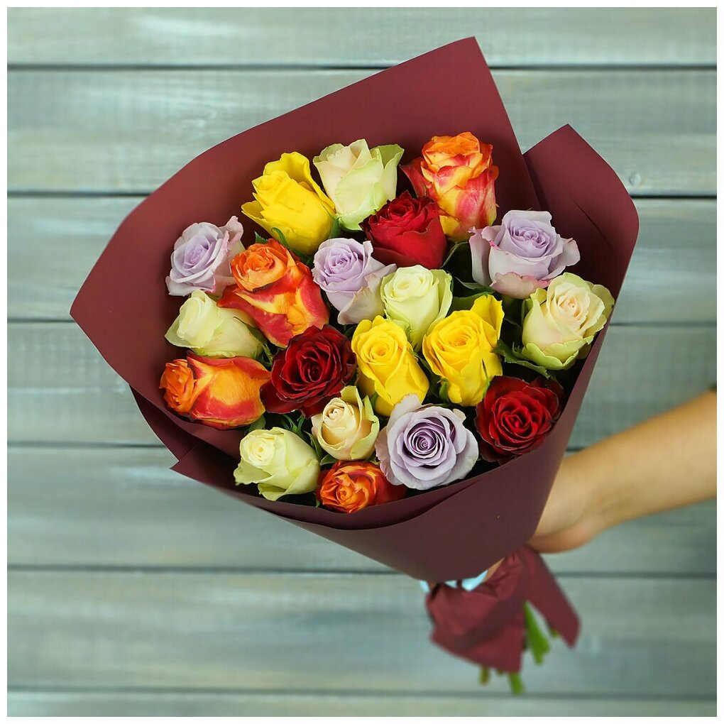 Букет из живых цветов 21 микс розы в упаковке 40 см