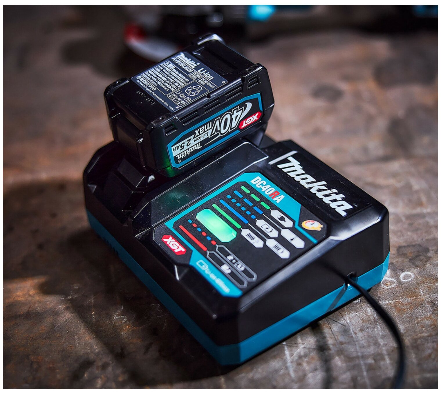 MAKITA 191E10-9 Зарядное устройство DC40RA XGT - фото №5