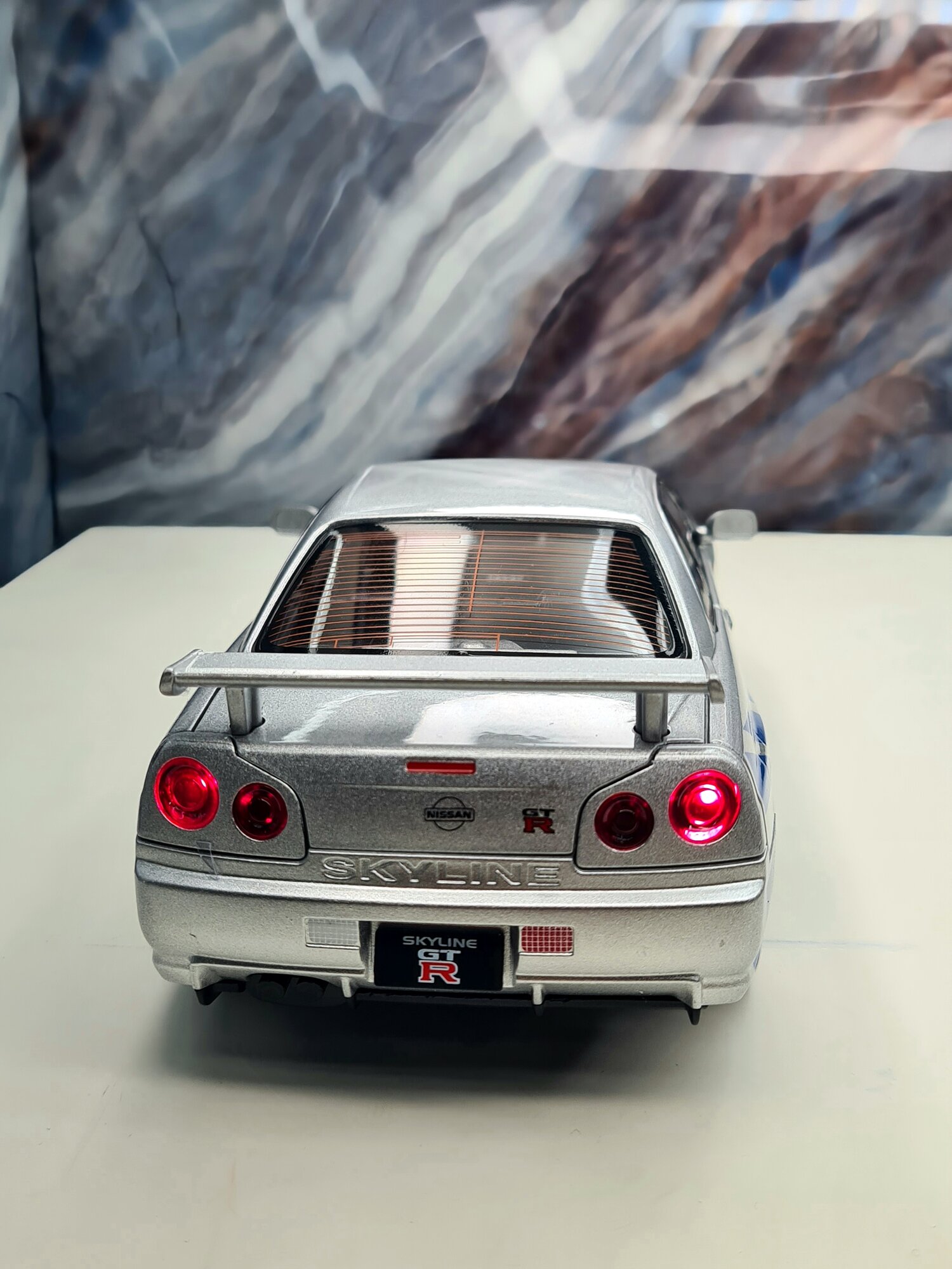 Hello Kitty 1:24 2002 Nissan Skyline GT-R (BNR34) Литой автомобиль