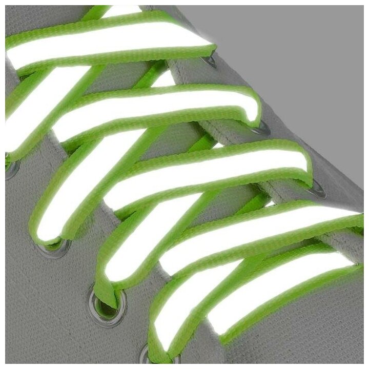 Шнурки плоские со светоотражающей полосой зеленого цвета - фотография № 4