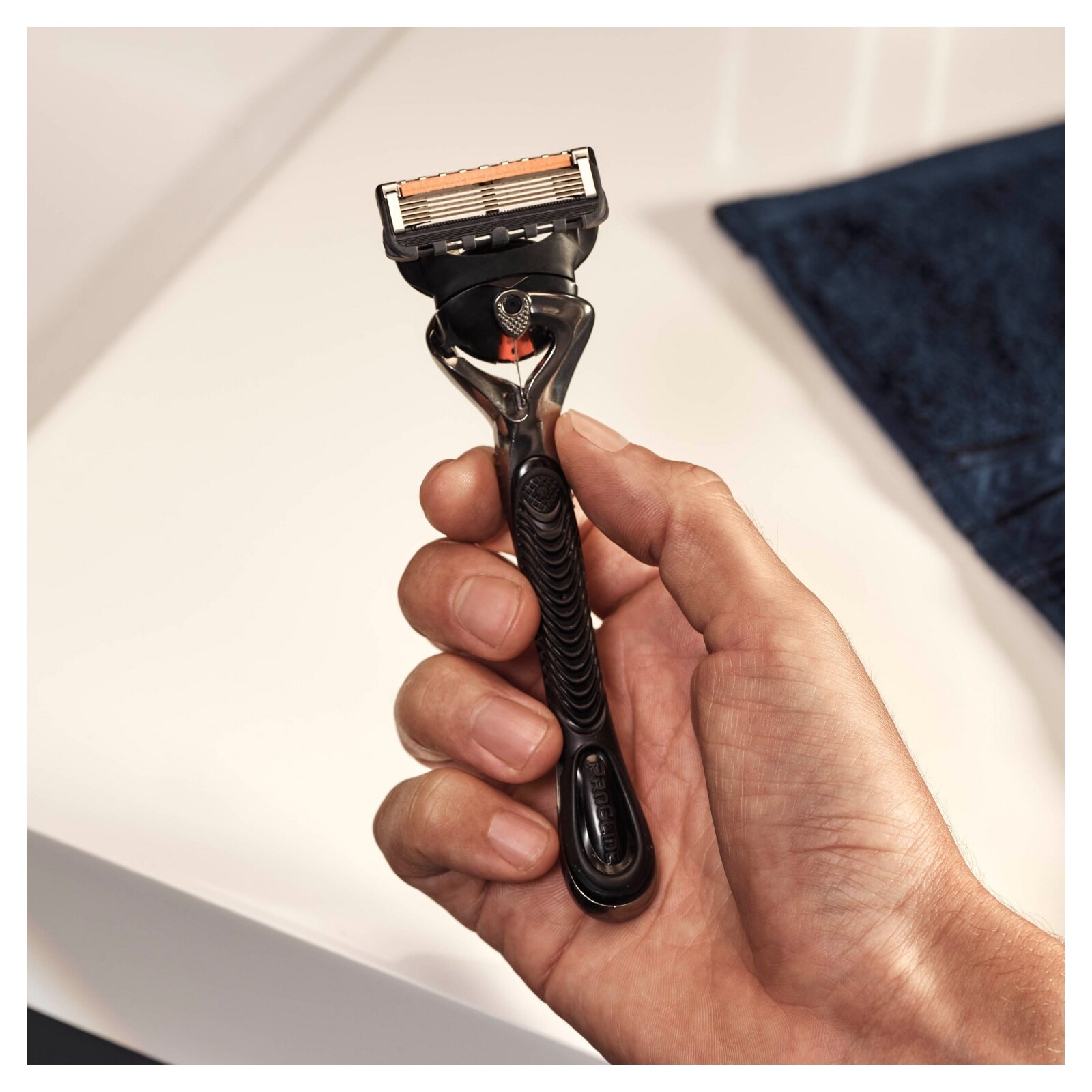 Подарочный набор Gillette Proglide Бритва с 1 сменной кассетой + Гель для бритья 200мл + подставка - фото №15