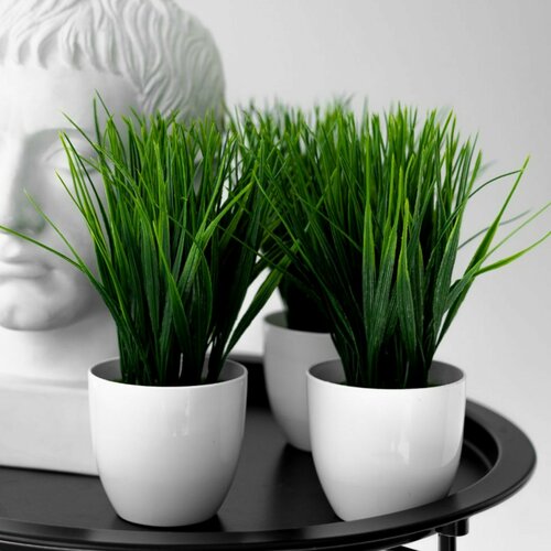 Искусственные растения и цветы в горшочках