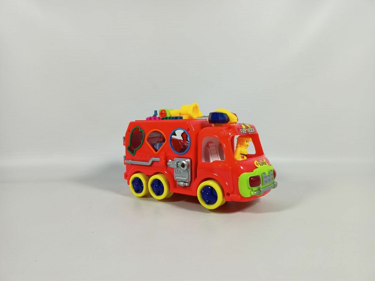Пожарная машинка для мальчика/ Развивающая игрушка сортер/ Детская функциональная игра с машинками