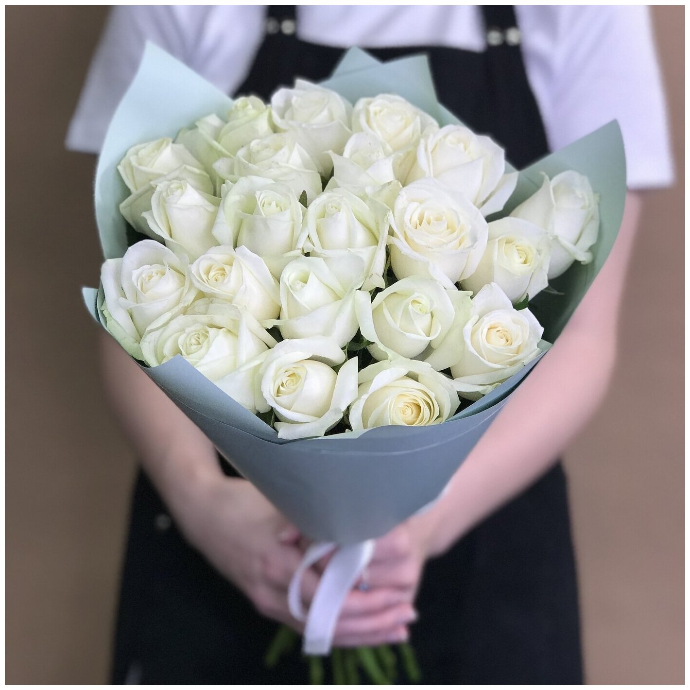Букет из 21 белой розы (40 см).