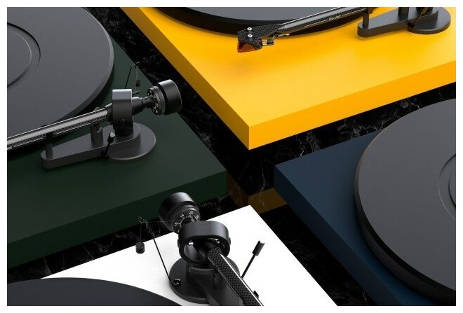 Виниловый проигрыватель Pro-Ject Debut Carbon EVO (2M-Red)