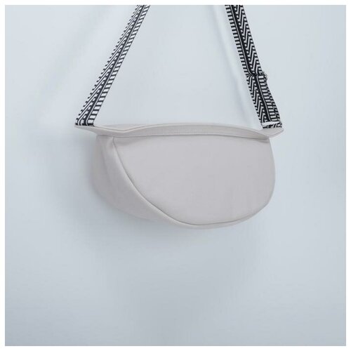 фото Кросс-боди, отдел на молнии, длинный ремень, цвет светло-бежевый zr store