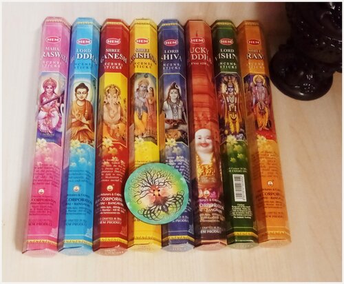 Изображение товара Благовония набор «Боги Индии» аромапалочки 8 упаковок HEM + подставка под благовония, Индия