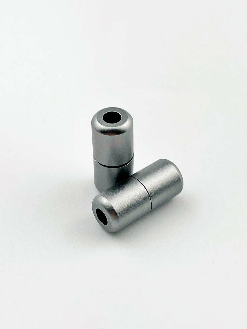 фото Фиксаторы зажимы для эластичных шнурков разноцветных темно-синие матовые