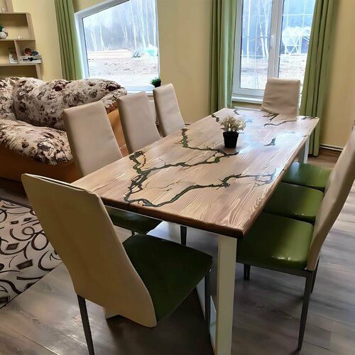 Стол из натурального дерева (массив сосны) с молниями залитыми ювелирной эпоксидной смолой на металлическом лофт подстолье