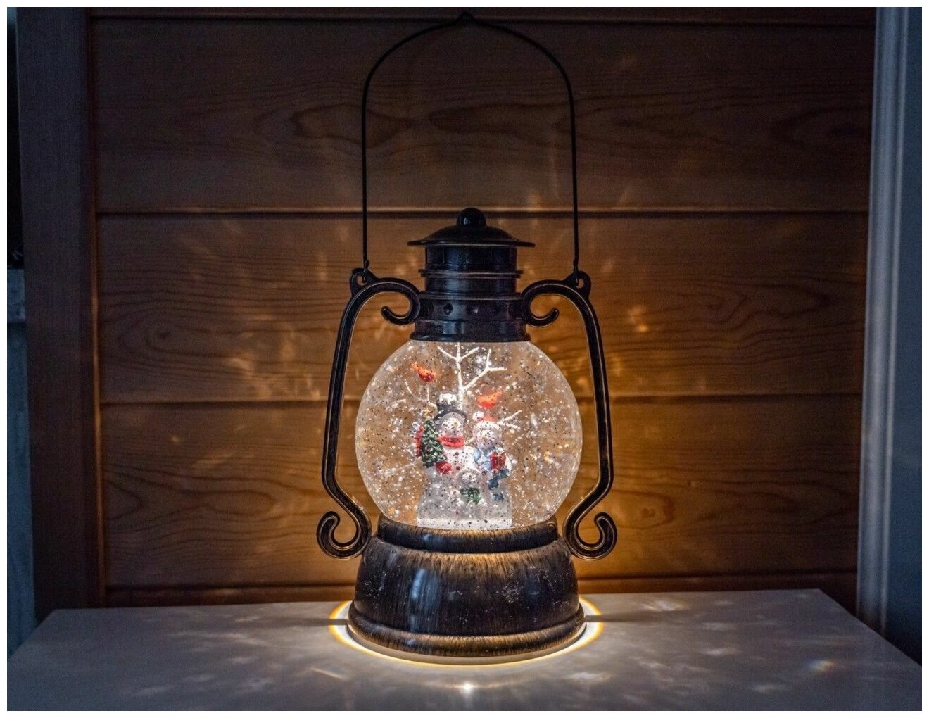 Новогодний снежный фонарь семья снеговиков, бронзовый, LED-огни, 28 см, пластик, батарейки, Peha Magic PT-22235