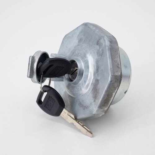 Крышка бензобака диаметр 67 на 2 уса с ключом HINO 500 GUIDE WIN металлическая 1960₽