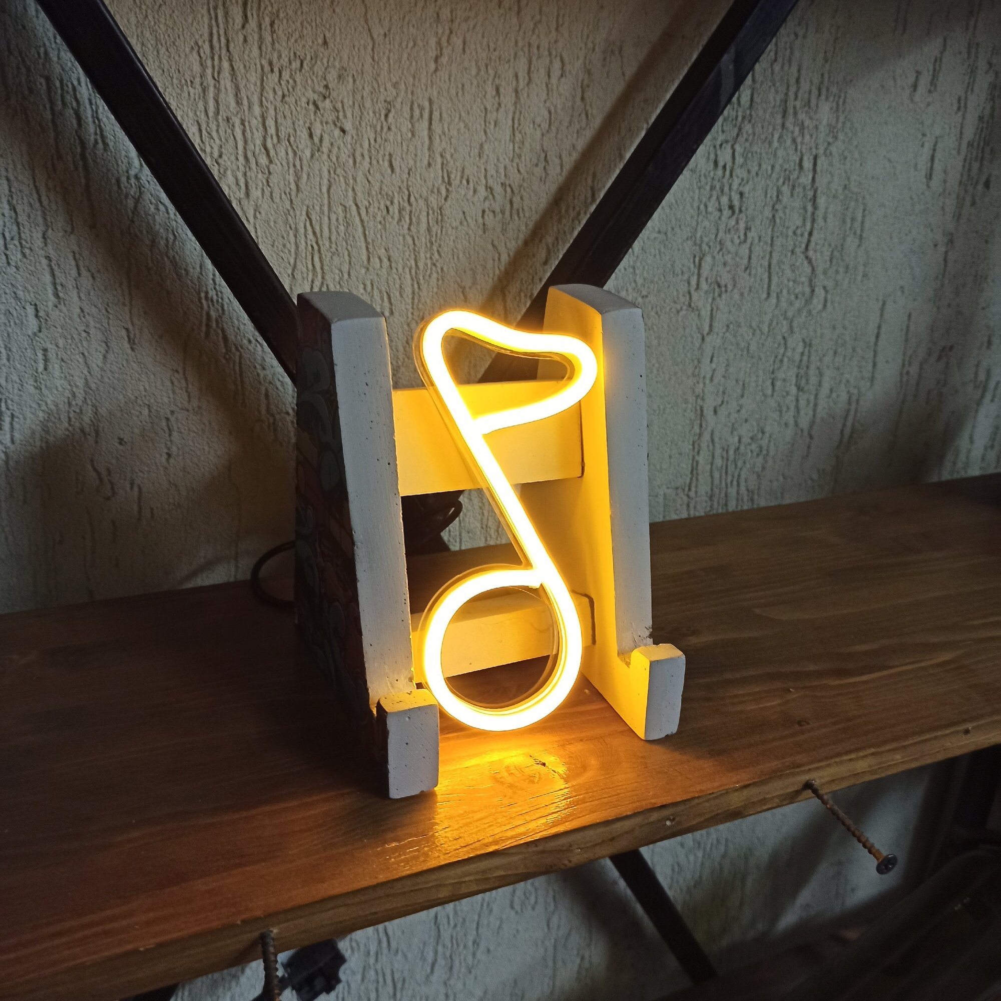 Неоновый светильник Elmarto Нота, 15х7 см, желтый - фотография № 2