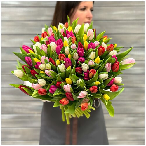 Букет живых цветов из 101 микс тюльпана 45см