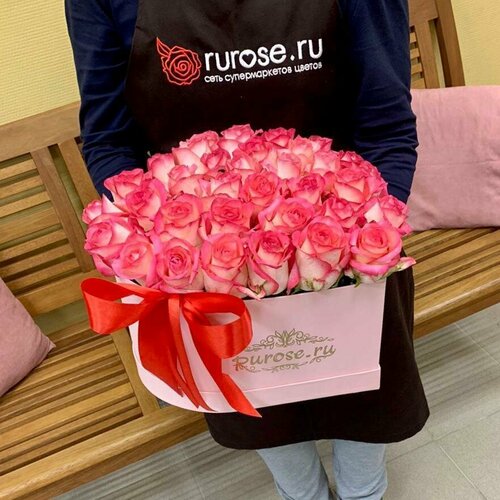 фото Живые цветы букет розовых роз в коробке сердце 35 шт. "ирина" rurose