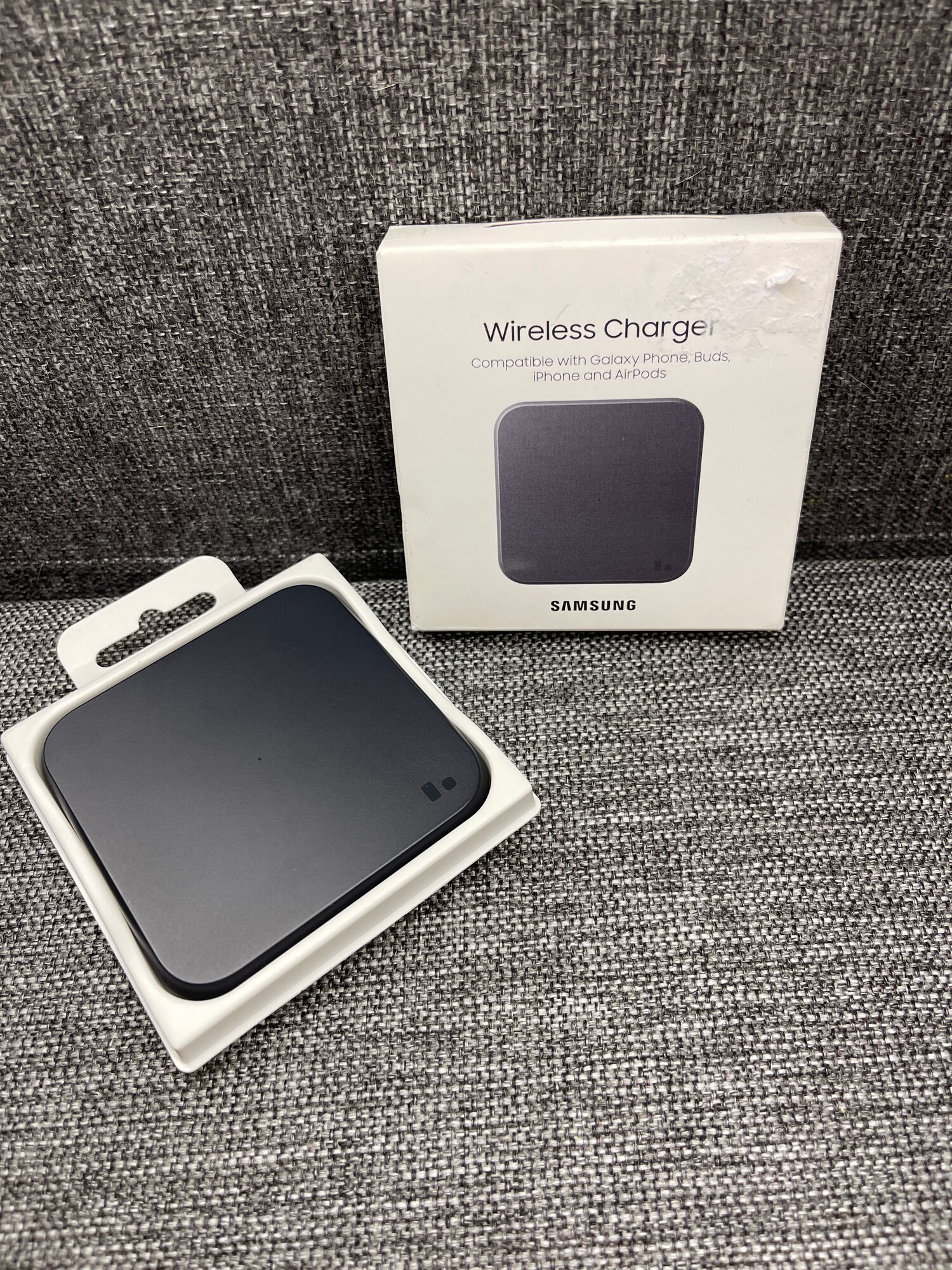 Беспроводное зарядное устройство Samsung Wireless Charger Single, EP-P1300BBRGRU, черный