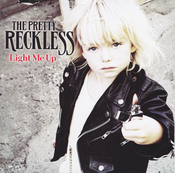 Pretty Recless "CD Pretty Recless Light Me Up"