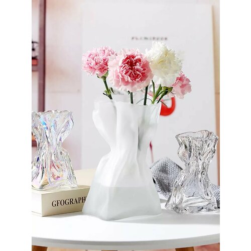 Ваза интерьерная белая матовая 22 см 2140₽