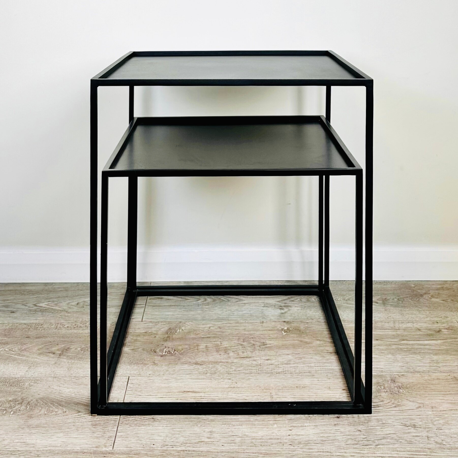 фото Комплект универсальных столиков корбюзье металлических, цвет черный