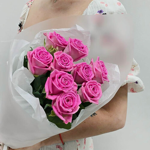 Изображение товара Монобукет "Женственный", розы, 11 шт, высота 60см, упаковка крафт-бумаги