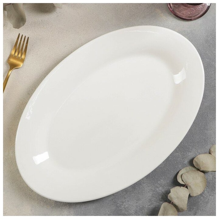 Блюдо фарфоровое овальное c утолщённым краем Доляна White Label, 35,5×23,5×3 см, цвет белый