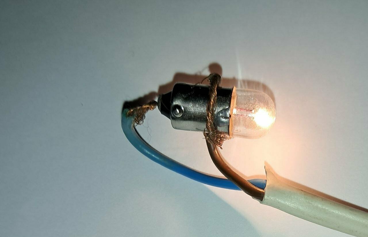 10 штук (комплект) Лампа автомобильная 12V 4W BA9s T4W с цоколем (габариты, номерн. знак, панель) NEW GALAXY VEGA