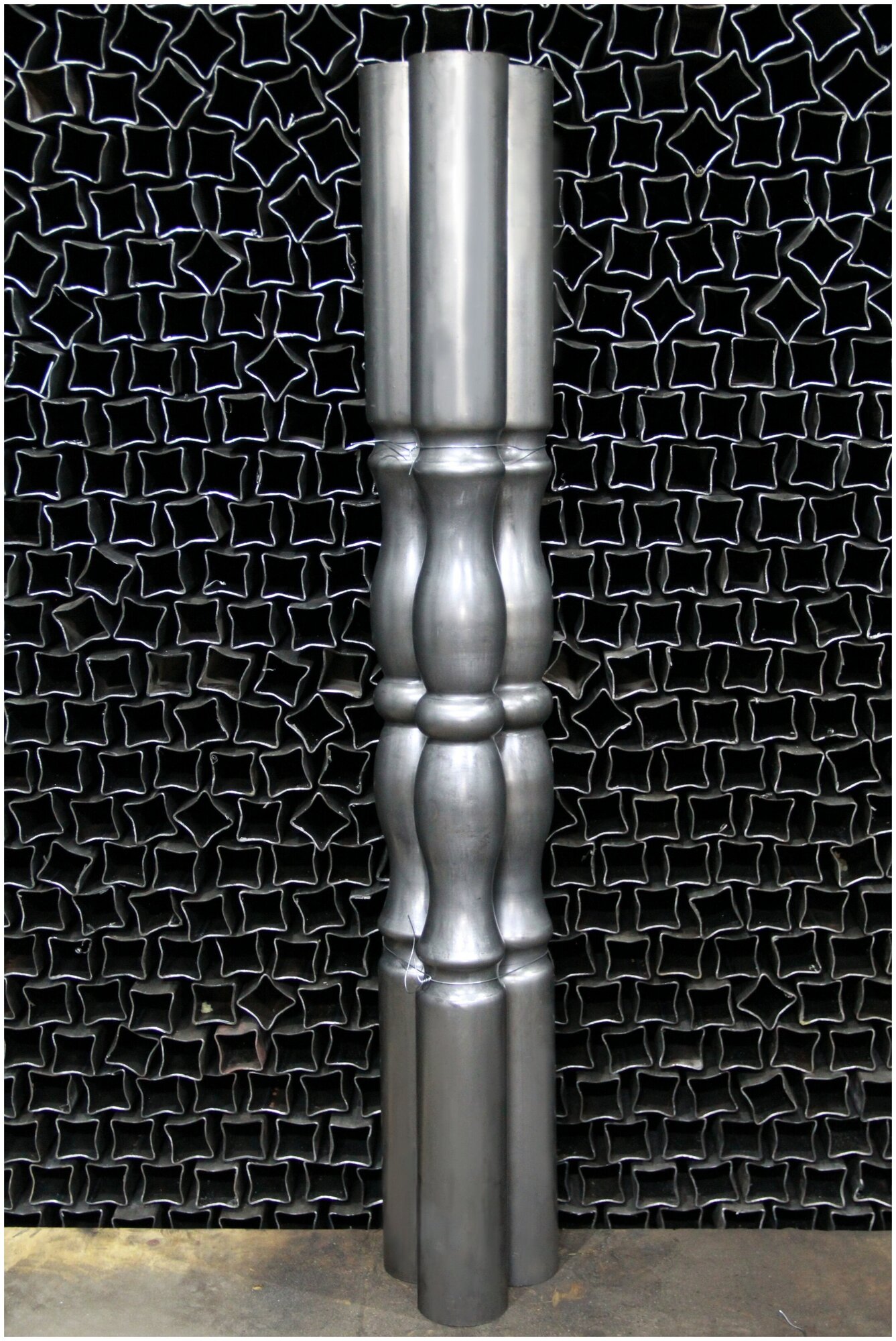 Набор балясин кованых металлических Royal Kovka, 3 шт., диаметр 76 мм, круглые окончания диаметром 76 мм арт. 76.1 КР-1,2м-3 - фотография № 2