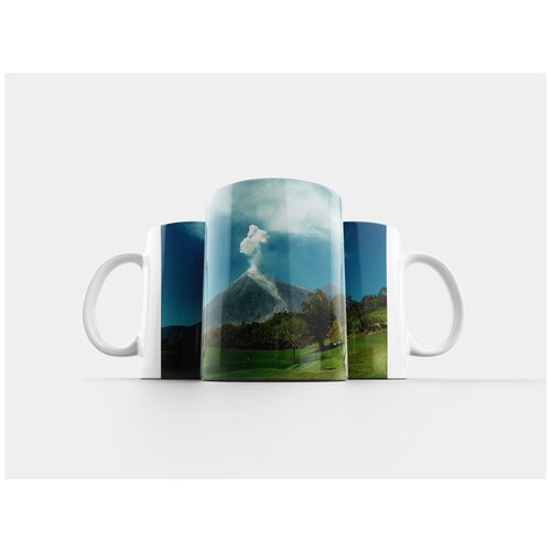 фото Кружка "извержение вулкана, вулкан, гватемала" 320 мл lotsprints