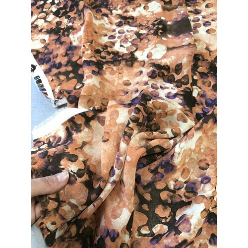 Ткань Креп-шифон принтованный коричнево-бежевыми лепестками Италия