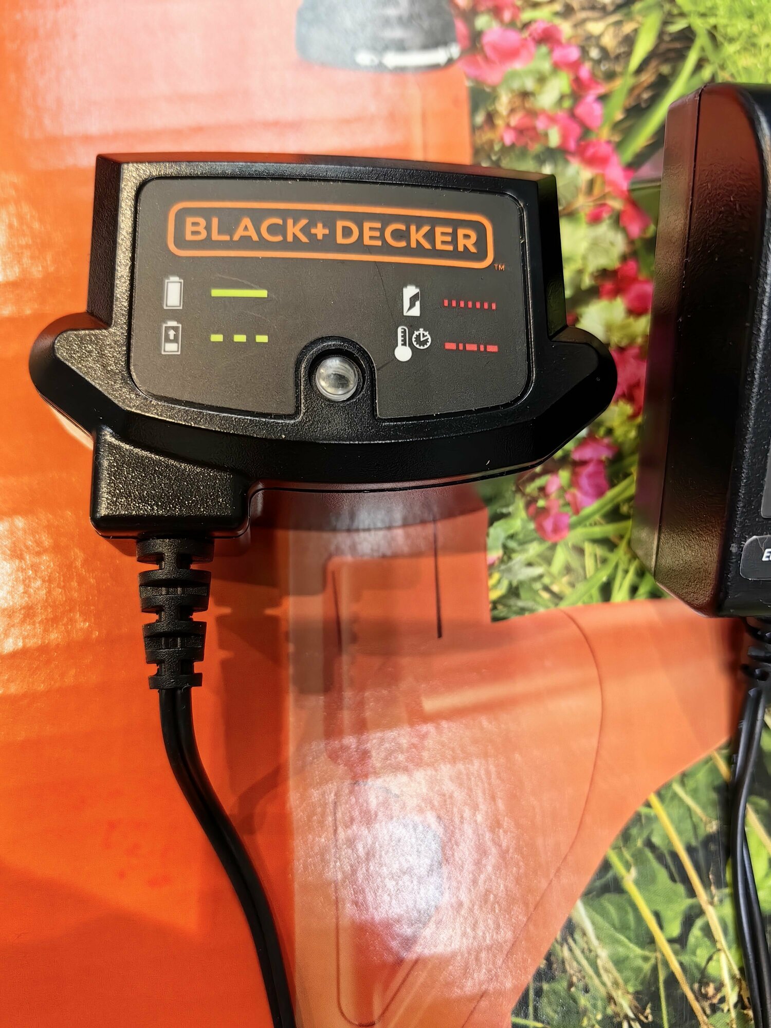 Зарядное устройство BLACK+DECKER SSC-250040EU 8-20V 0.4 A — фото 1