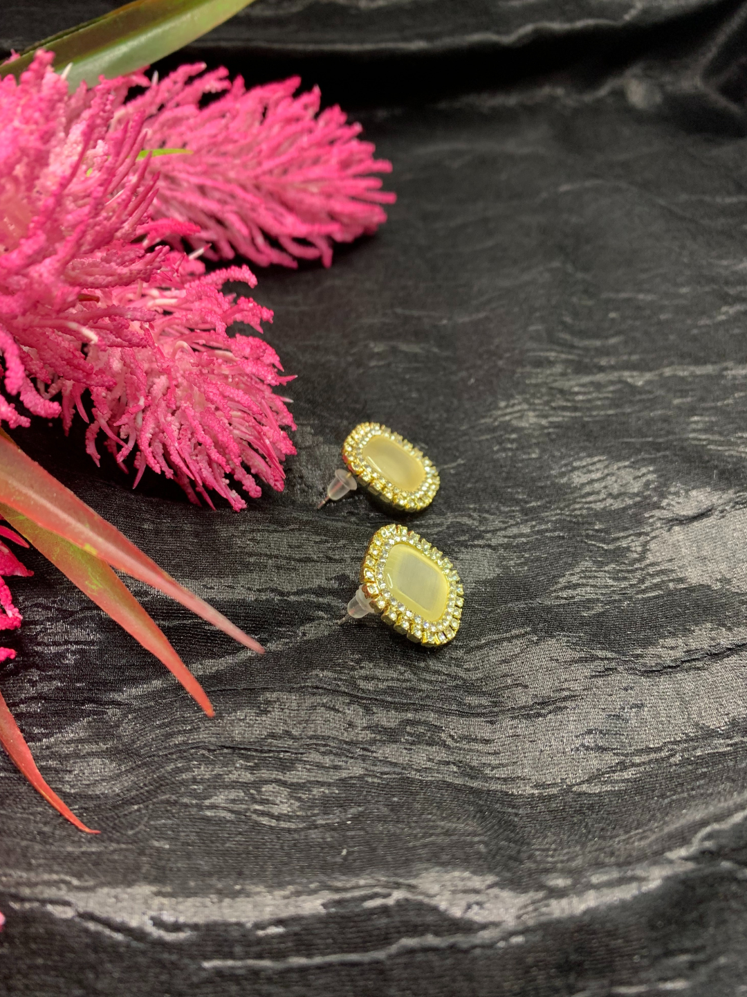 Серьги, перламутр синтетический, размер 5 мм, бежевый/розовый — фото 1