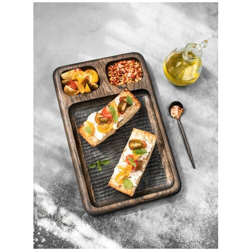 Доска для подачи из темного дуба с тремя отделениями малая