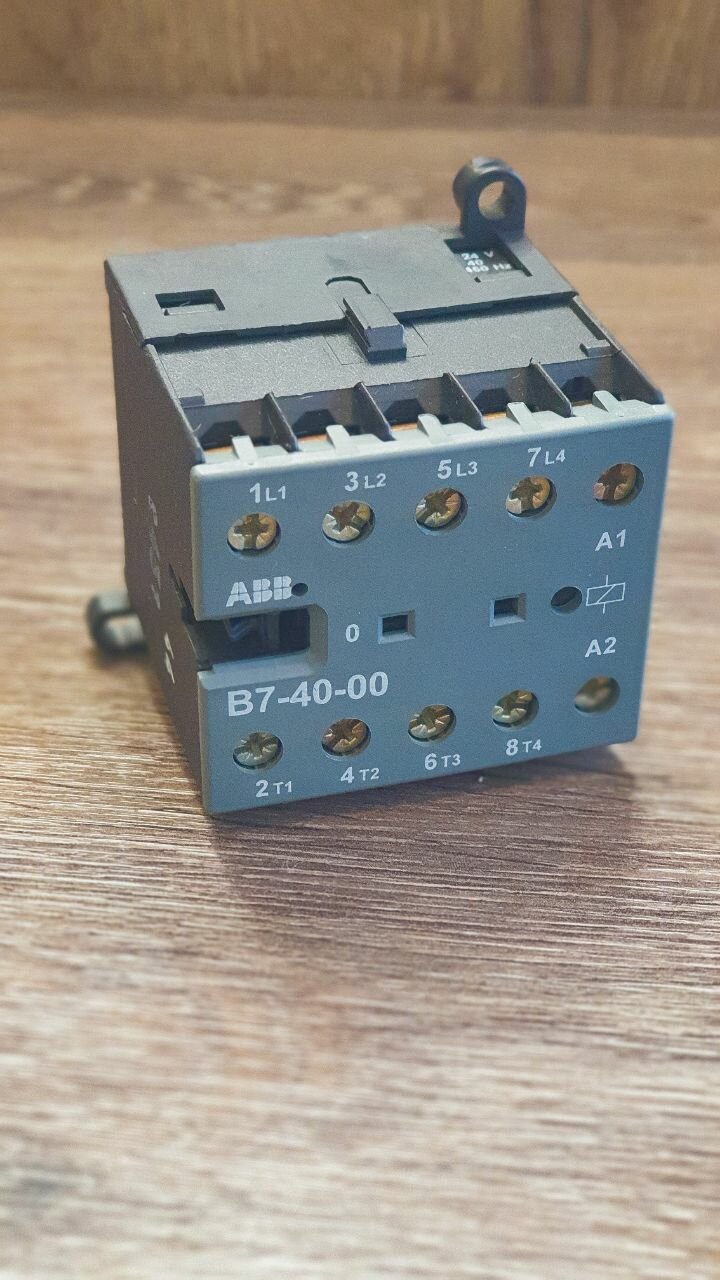 Миниконтактор ABB B7-40-00 12A (400В AC3) 20A (400В AC1) катушка 230В АС GJL1311201R8000