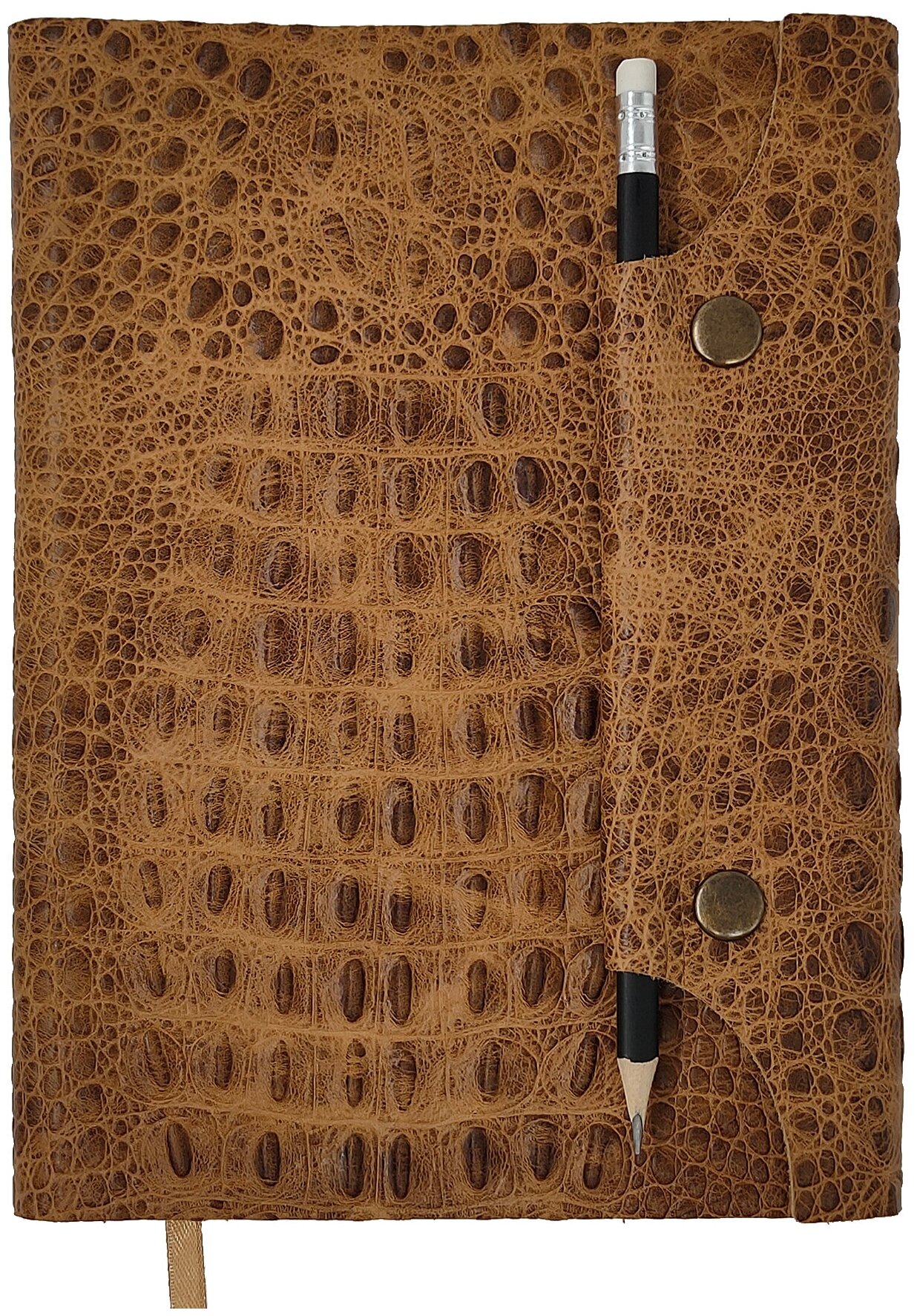 Светло-коричневый кожаный ежедневник Shiva Leater с текстурой "Крокодил", с застежкой на две кнопки и отделением для карандаша