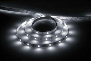 Светодиодная LED лента LS606, 30SMD(5050)/м 7.2Вт/м IP20 12V холодный белый, 5м