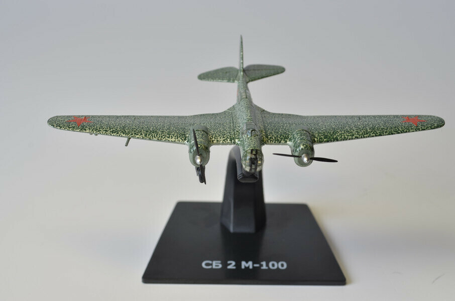 Коллекционная модель 1/144 Самолет СБ2М-100 — фото 1
