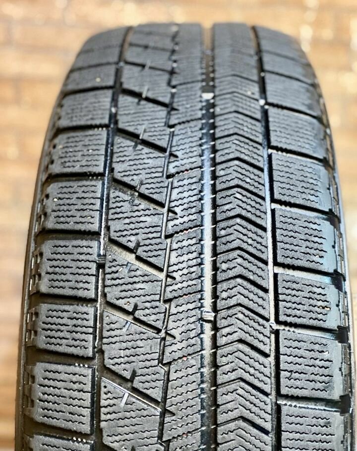 Bridgestone Blizzak VRX 215/65 R16