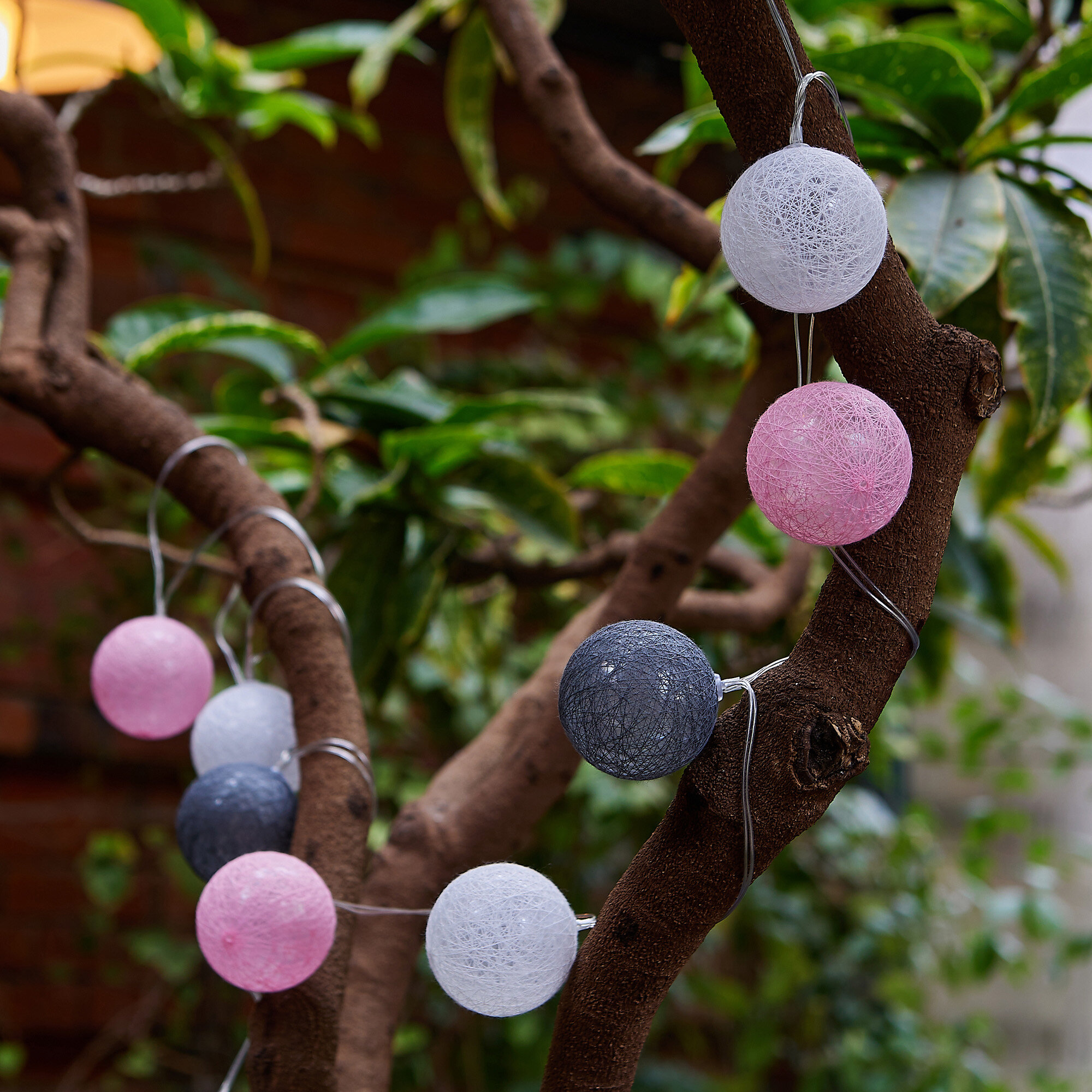 Садовая гирлянда на солнечной батарее Клубки. 10 светодиодов. Теплый белый свет. Uniel.