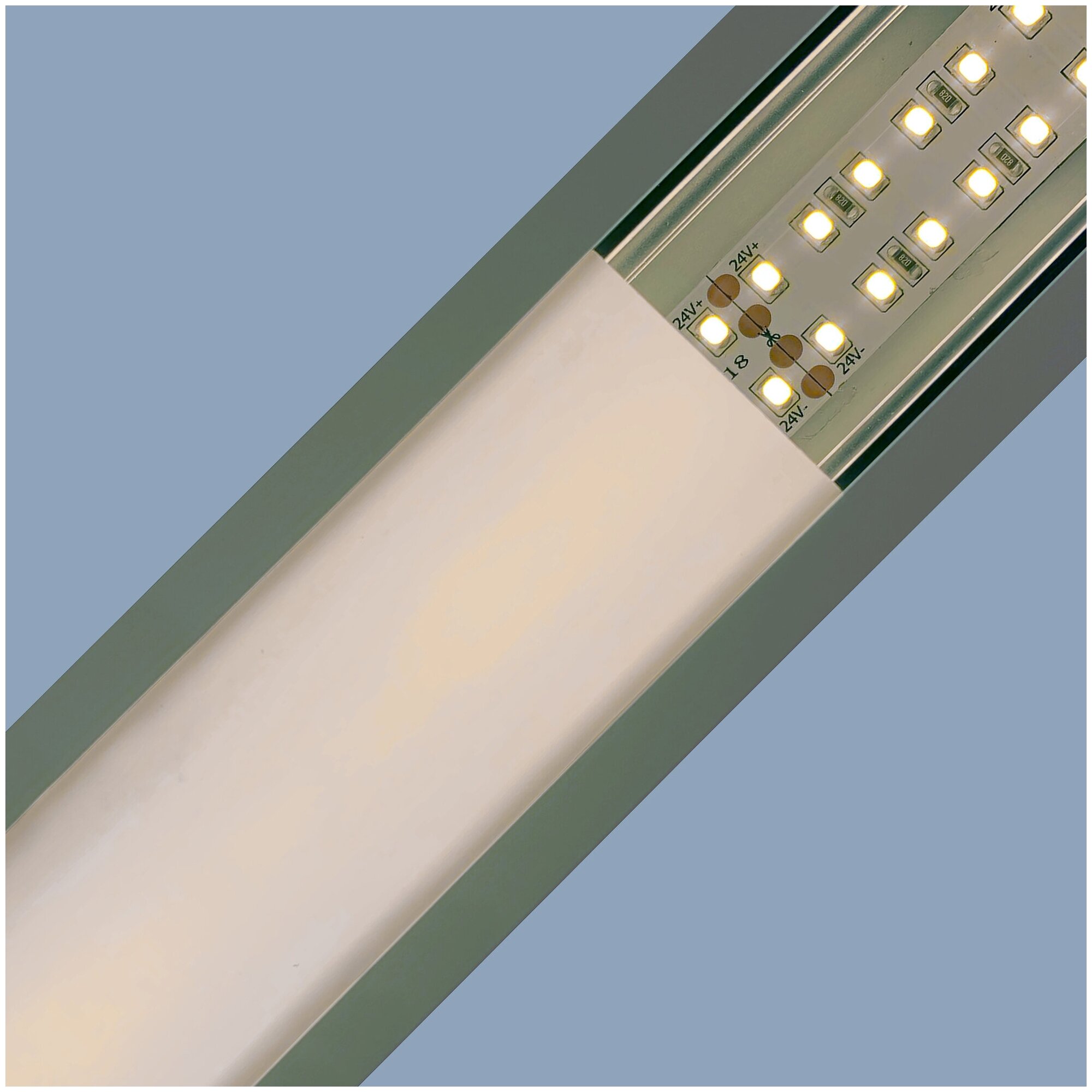 Прямой алюминиевый профиль для установки светодиодной ленты с матовым рассеивателем, до 12 мм, серебро, 1000х22х6 мм, IP44, 2 заглушки