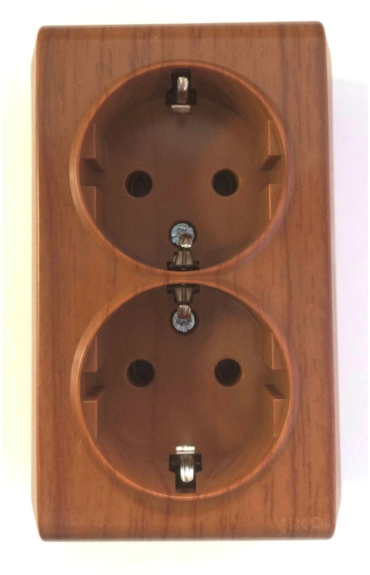 фото Розетка внешняя (не встраиваемая) двойная с заземлением Viko 16а дерево красное, 90682256