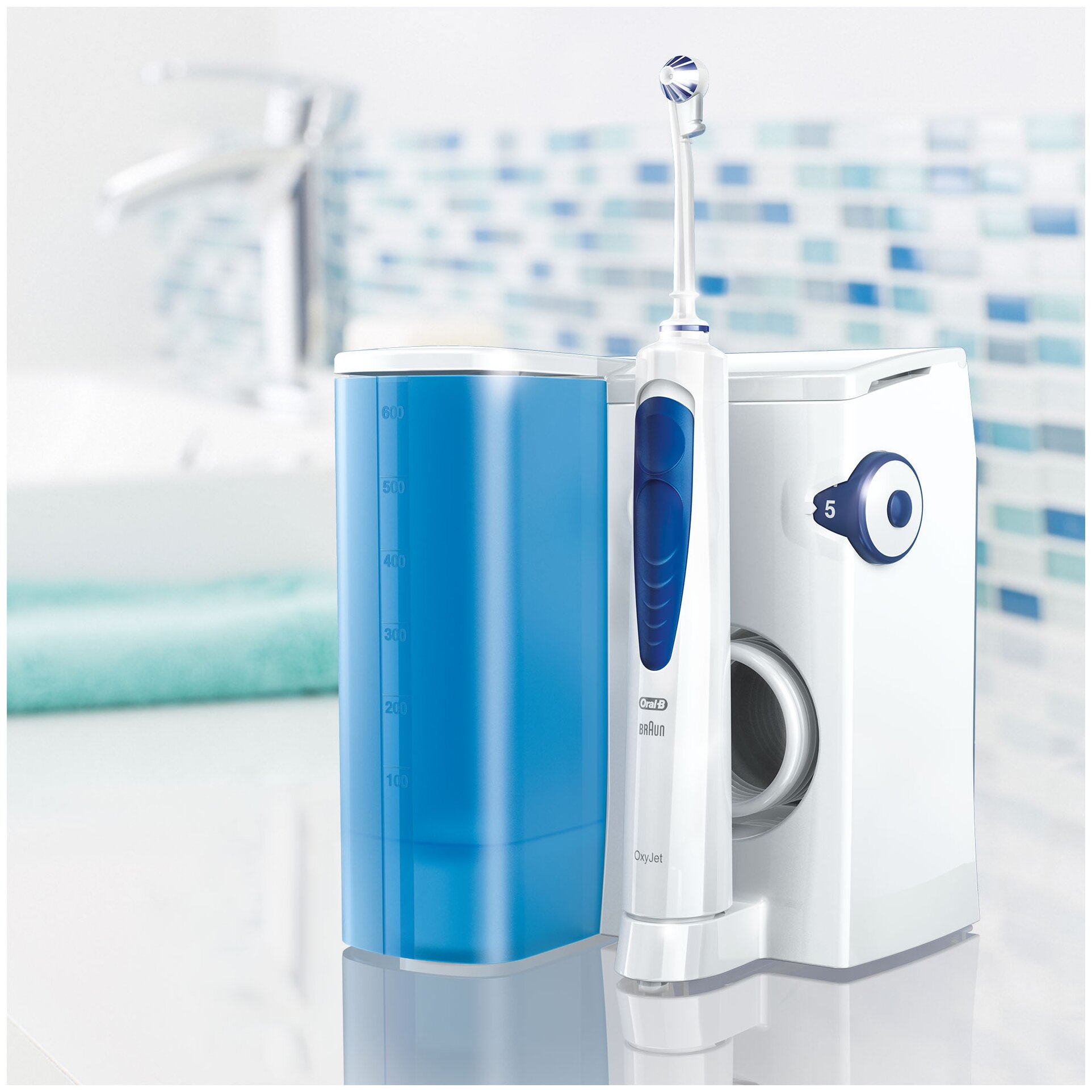 Ирригатор Oral-B Professional Care OxyJet MD20, белый/синий