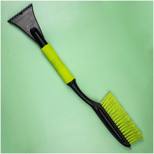 Щетка автомобильная для снега 60 см / щетка сметка от снега для автомобиля со скребком и мягкой ручкой (распушенная прямая щетина) T0012