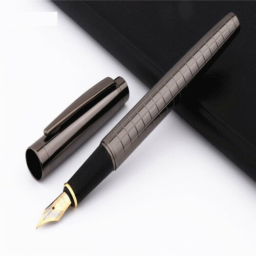 Красивая перьевая ручка +бархатный чехол
