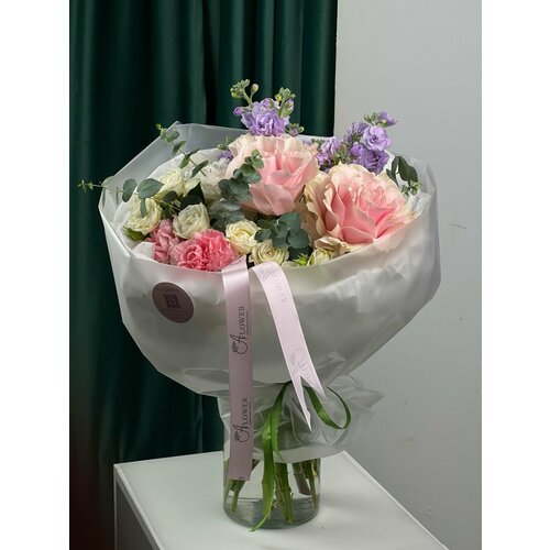 BONJOUR букет "Бриджертоны 2.0” - букет из розовой розы мондиаль, кустовой розы, маттиолы и эвкалипта