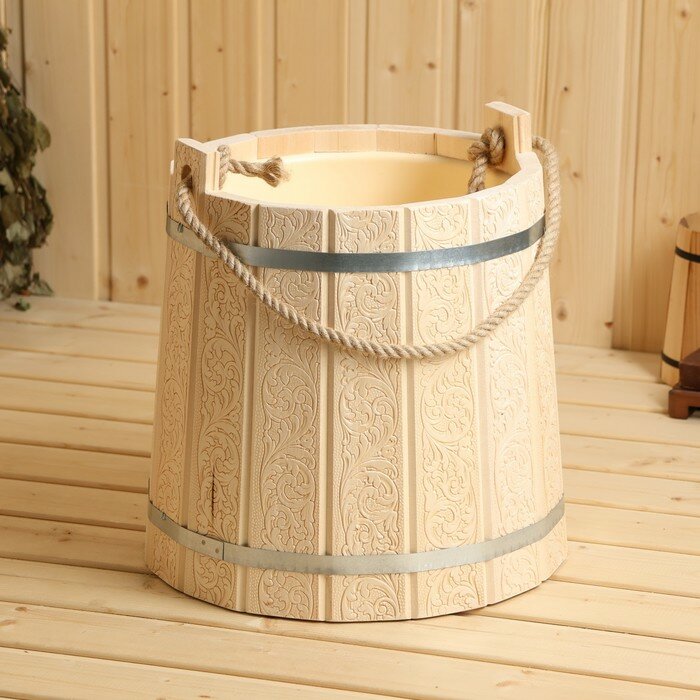 фото Ведро из липы, 10л, пластиковая вставка, ручка-веревка Русские узоры