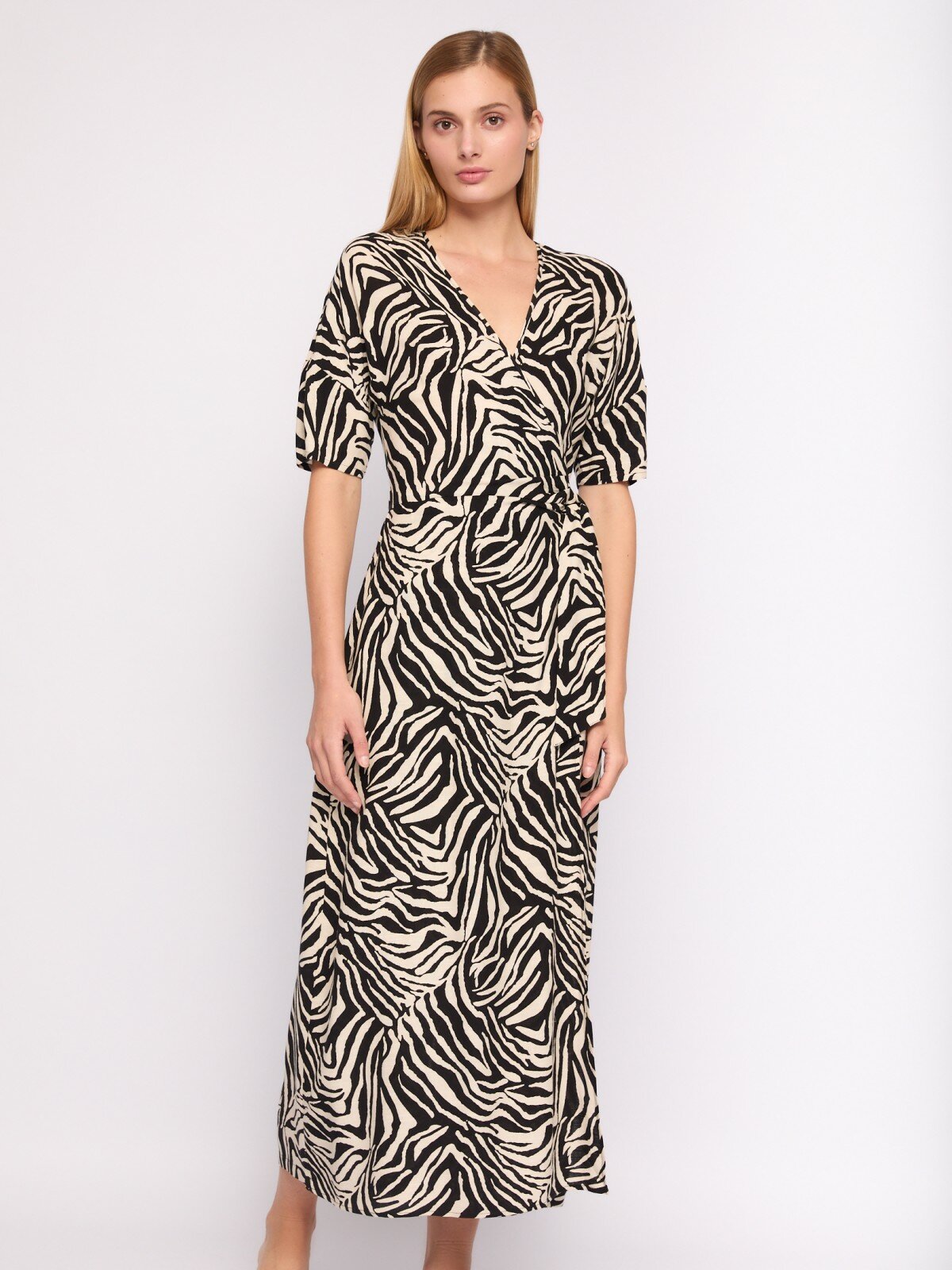 фото Комбинезон из вискозы длины макси на запах, цвет Молоко, размер XL 024238539083