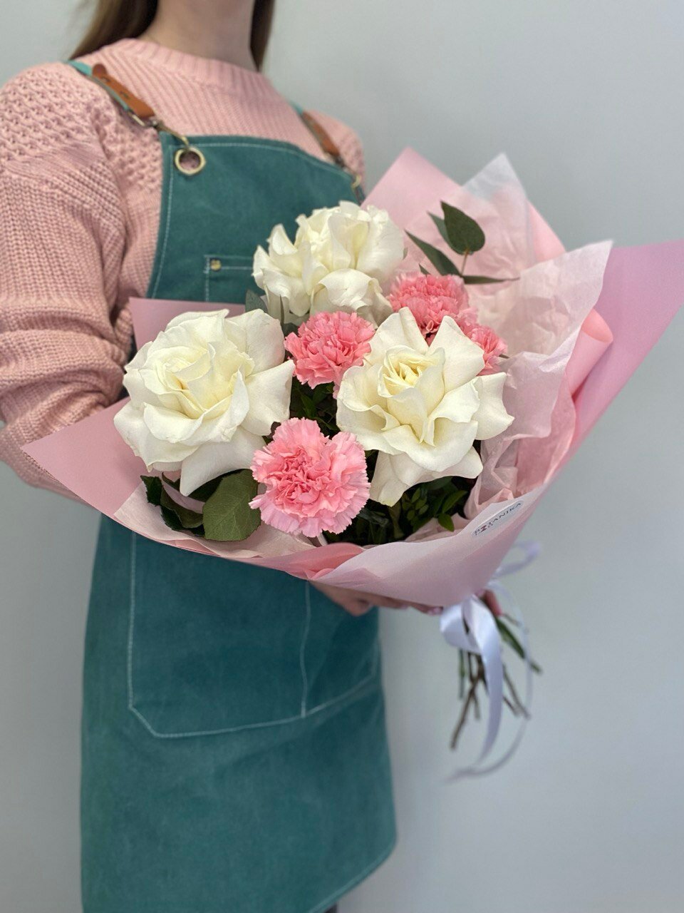 Букет из французских роз и гвоздик "Милая"