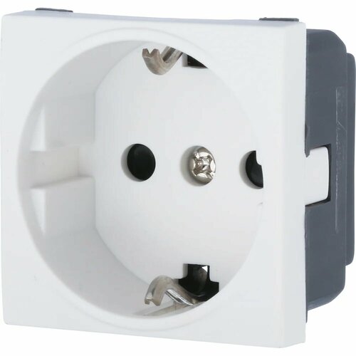 LK STUDIO Розетка для кабель-канала LK Studio, LK45 с заземлением, со шторками, цвет белый